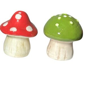 Cracker Barrel Ceramic Mushroom Salt Pepper Shaker Set Red Green NWT